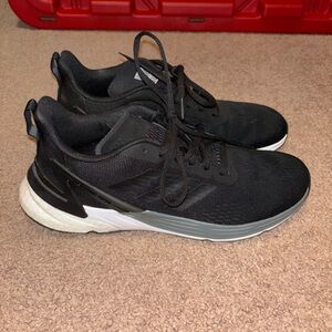 VERY CLEAN ADIDAS SHOES